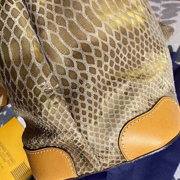 Dooney & Bourke snake nwot east west slouch set - Picture 4 of 10